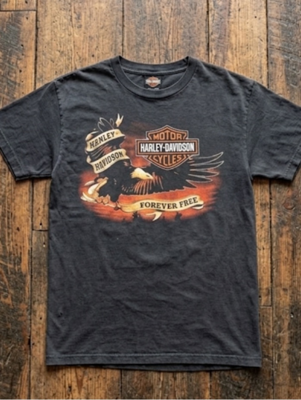 Vintage Harley-Davidson Black and Red Graphic Tee